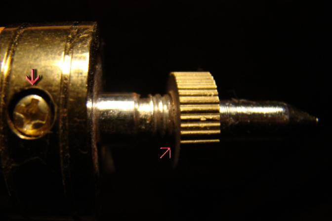 Cellostachel Schraube locker